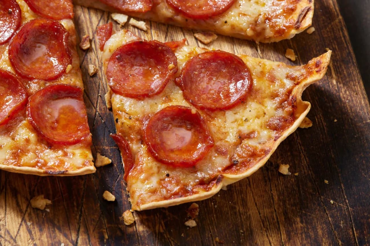 Jak zrobić pizzę z tortilli w 15 minut – szybki i smaczny przepis