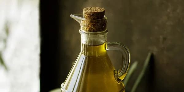 Jak przechowywać oliwę z oliwek po otwarciu, aby nie straciła świeżości